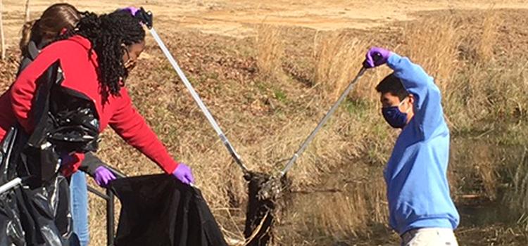 Thanks to the SGA and others for participating in 清洁日 on February 20, 2021. The group of 18 collected 7 bags of trash and supported the Adopt-A-Stream project.